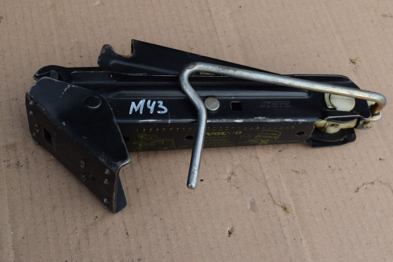 домкрат Volvo XC70 2 поколение 2002, 2.4 л., Ti, B 5244 T3, бензин, АКПП, универсал, полный подключаемый привод, 9461287 - фото №1