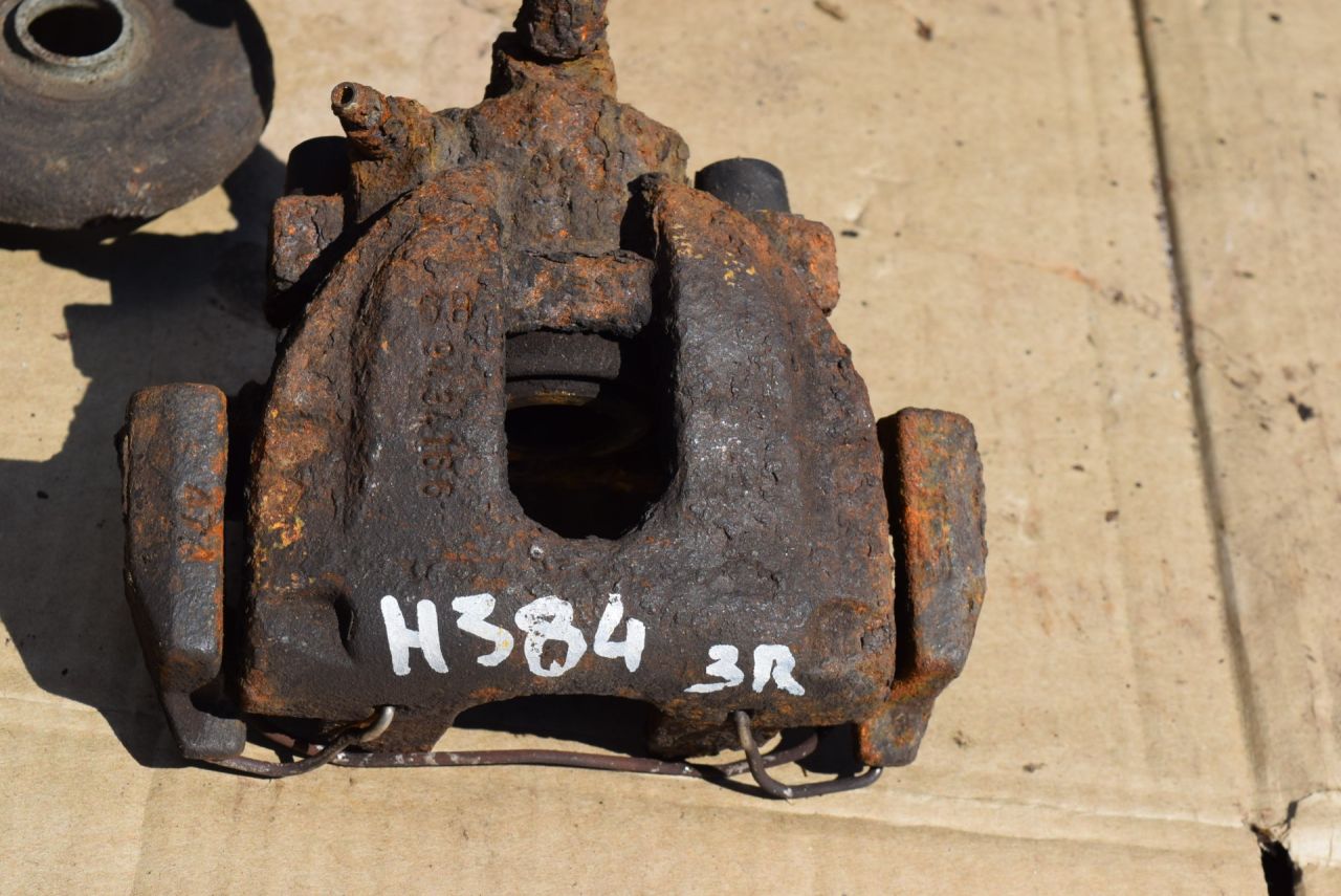 суппорт задний правый Volvo XC70 2 поколение 2002, 2.5 л., Ti, B 5254 T2, бензин, МКПП, универсал, полный подключаемый привод - фото №1