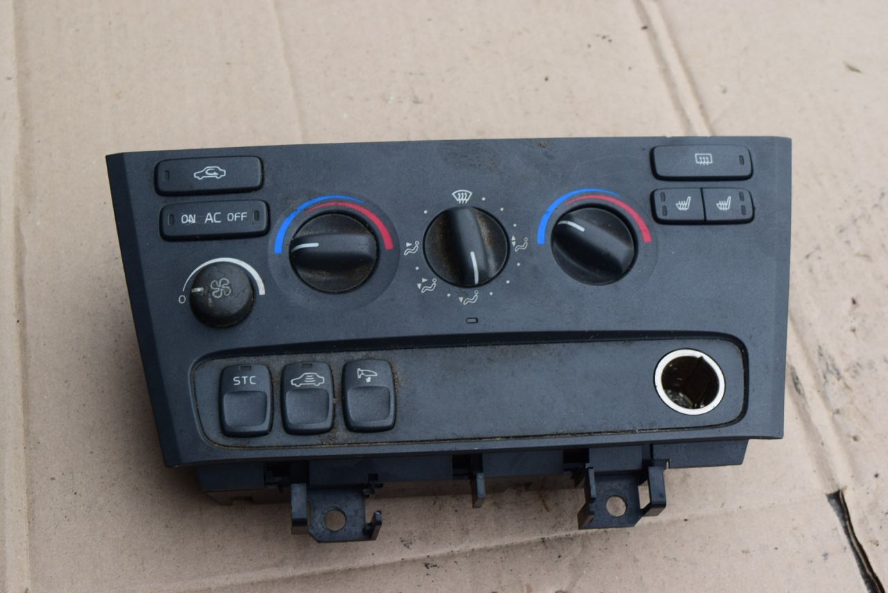 блок управления печки / климат-контроля Volvo V70 2 поколение 2001, 2.4 л., i, B 5244 S2, бензин, АКПП, универсал, передний привод, 9452367 - фото №1