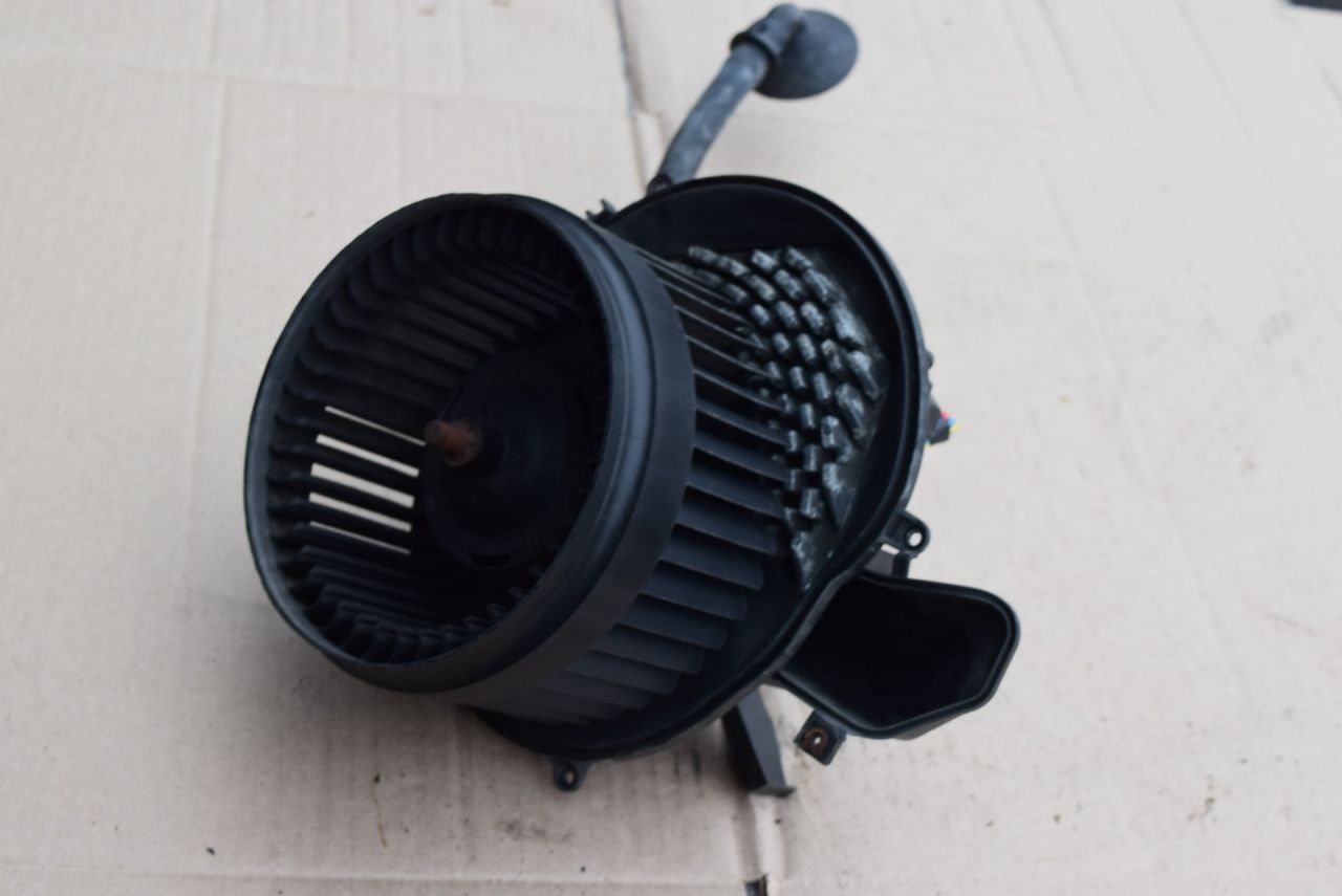 моторчик печки Volvo V70 2 поколение 2001, 2.4 л., i, B 5244 S2, бензин, АКПП, универсал, передний привод - фото №1