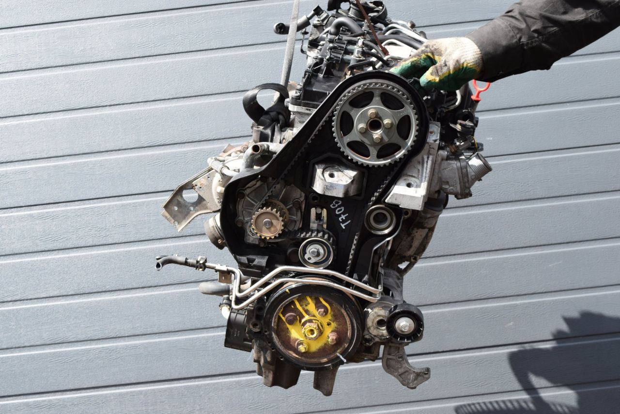 двигатель Volvo V70 3 поколение 2008, 2.4 л., D5, D 5244 T5, дизель, АКПП, универсал, передний привод, D5244T4, D5244T5 - фото №1