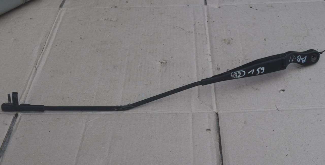 щеткодержатель (поводок стеклоочистителя, дворник) Alfa Romeo 159 1 поколение 2009, 1.9 л., дизель, МКПП, седан, 60699861DX - фото №1