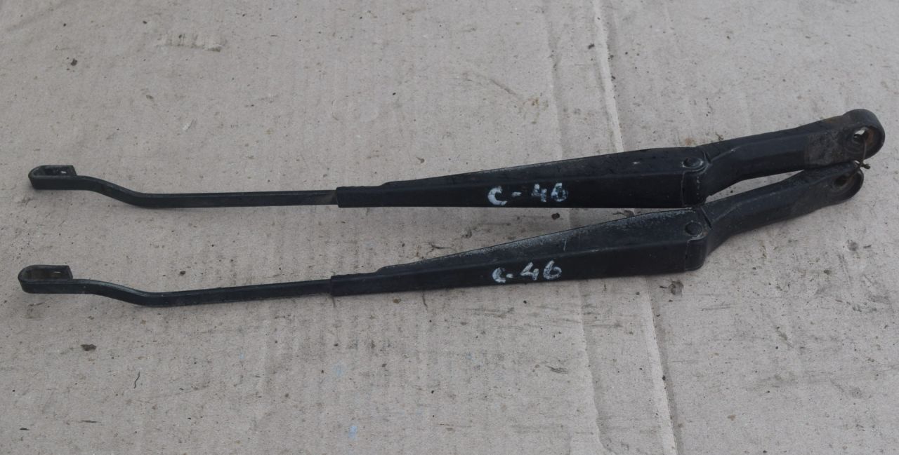 щеткодержатель (поводок стеклоочистителя, дворник) SEAT Cordoba 1 поколение 1994, 1.6 л., бензин, МКПП - фото №1