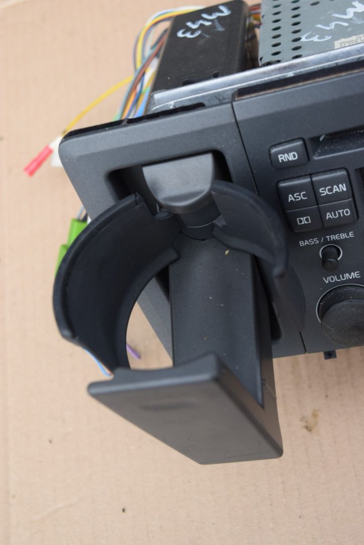 подстаканник Volvo XC70 2 поколение 2002, 2.4 л., Ti, B 5244 T3, бензин, АКПП, универсал, полный подключаемый привод - фото №1