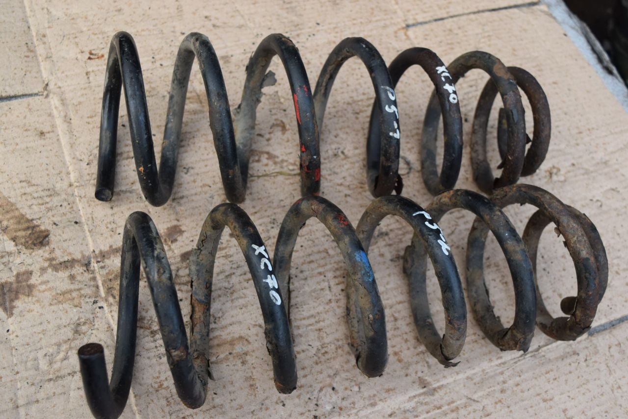 пружина задняя Volvo XC70 2 поколение 2002, 2.4 л., D 5244 T, дизель, АКПП, универсал - фото №1