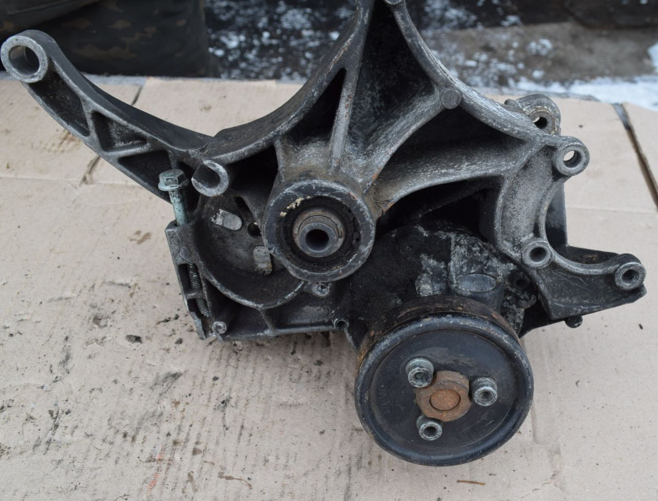 кронштейн двигателя Audi A4 B5 1997, 1.9 л., AFN, дизель, МКПП, седан, 028903143AE - фото №1