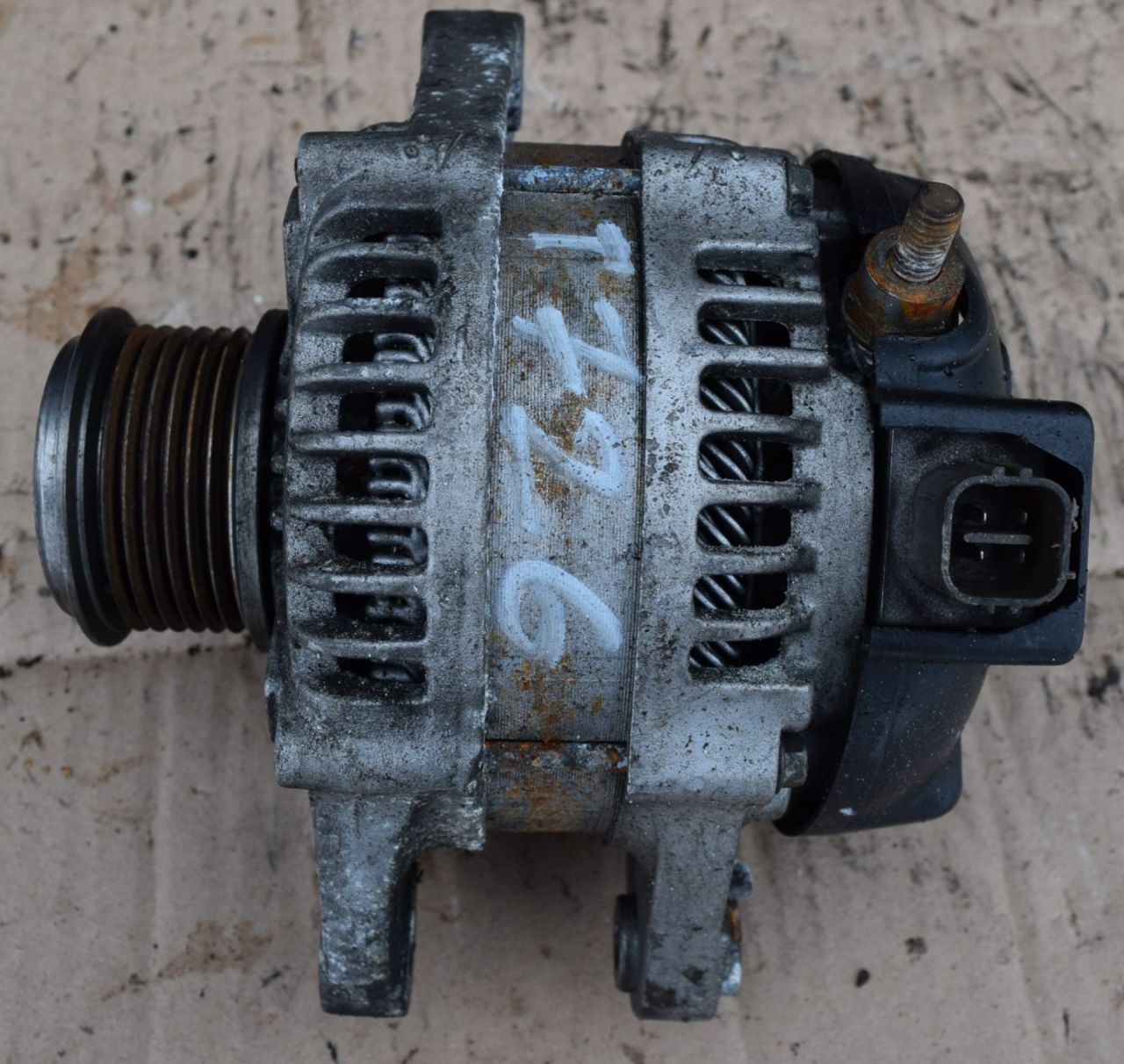 генератор Toyota Auris 1 поколение 2007, 1.4 л., D-4D, 1ND-TV, дизель, МКПП, 270600N040 - фото №1