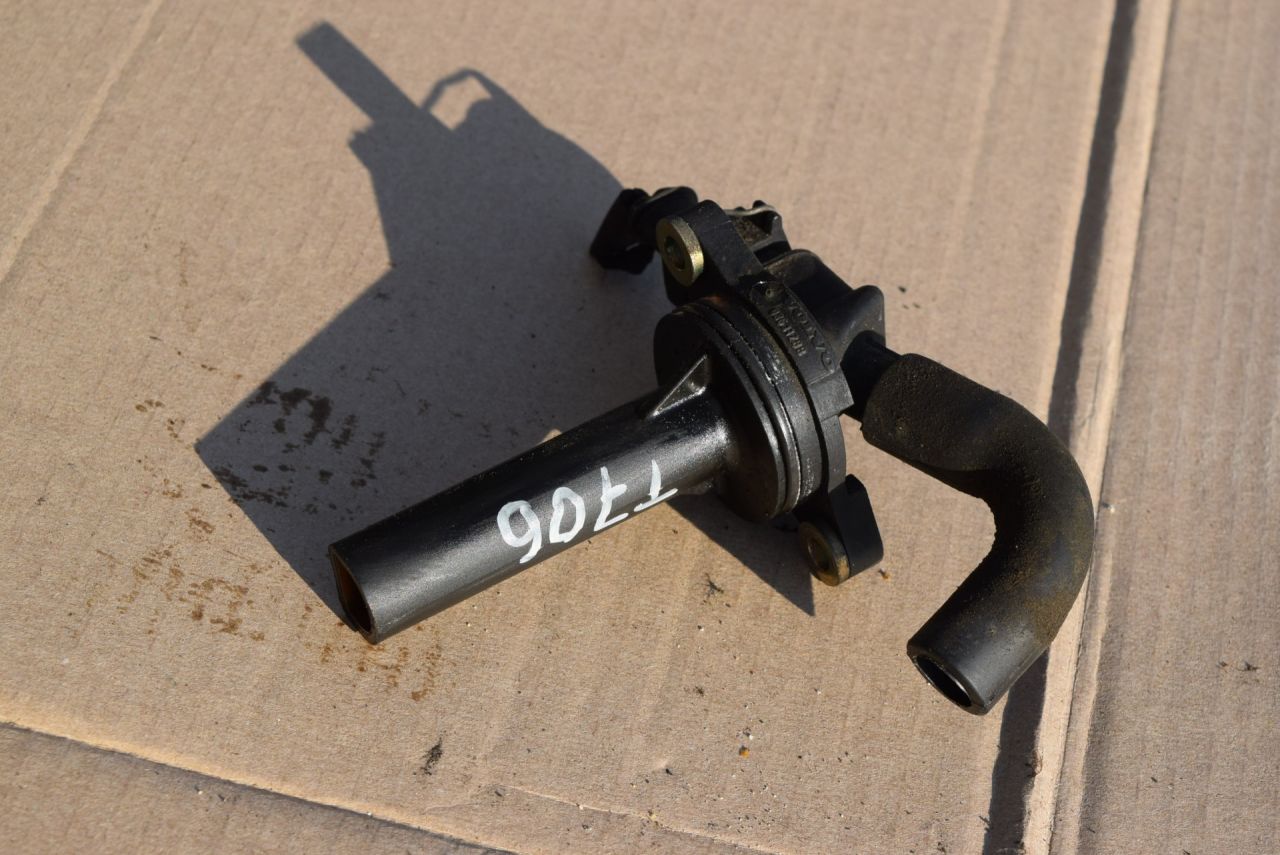 клапан вентиляции картера Volvo S80 1 поколение 2003, 2.4 л., i, B 5244 S, бензин, АКПП, седан, передний привод, 08631288 - фото №1