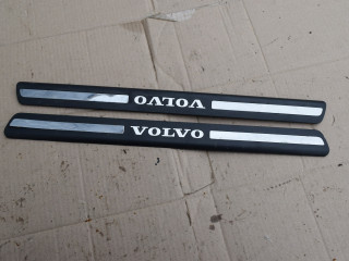 накладка на порог внутренняя Volvo XC70 1 поколение 2002, 2.4 л., Ti, B 5244 T3, бензин, АКПП, универсал, полный подключаемый привод, 09178405