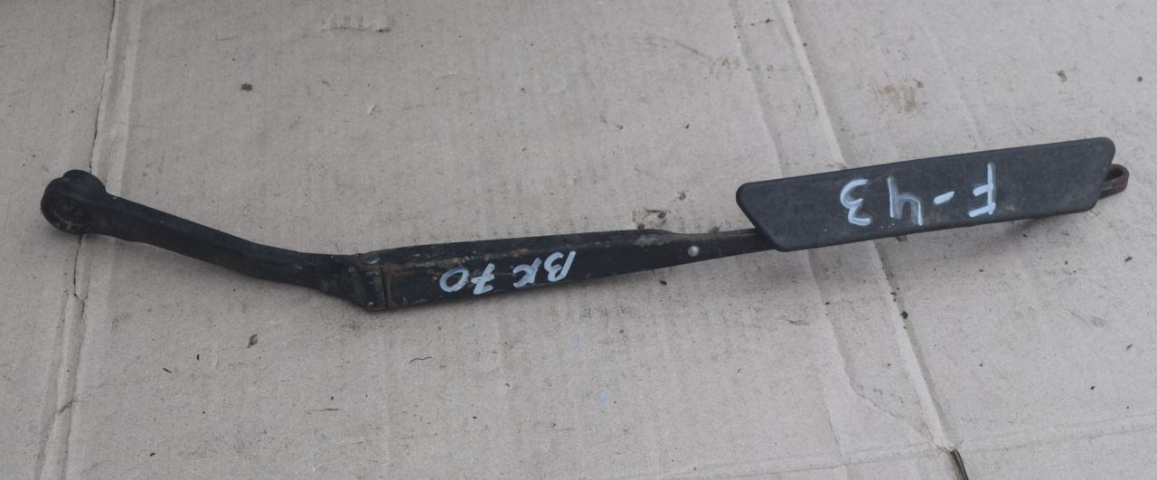 щеткодержатель (поводок стеклоочистителя, дворник) Renault Kangoo 1 поколение 1998, 1.4 л., бензин, МКПП - фото №1