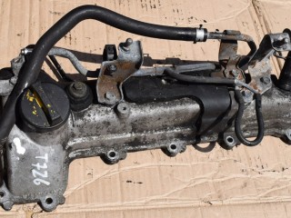 клапанная крышка Toyota Auris 1 поколение 2007, 1.4 л., D-4D, 1ND-TV, дизель, МКПП