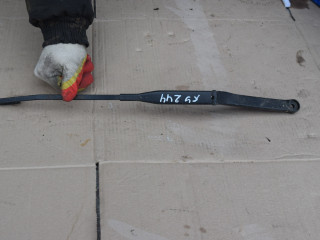 щеткодержатель (поводок стеклоочистителя, дворник) BMW 3 серия E36 1995, 1.6 л., бензин, 61618357209