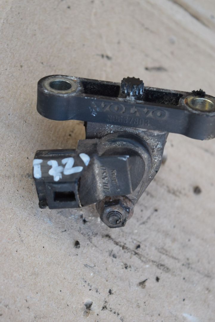 датчик коленвала Volvo S40 2 поколение 2005, 2.4 л., i, B 5244 S5, бензин, АКПП, передний привод, 30637803 - фото №1