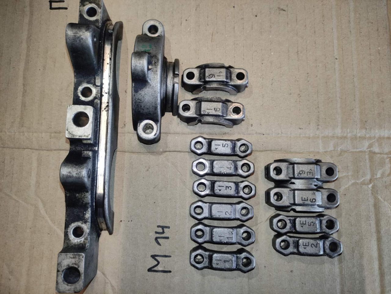 постель распредвала (бугель) Volvo V70 2 поколение 2004, 2.4 л., D5, D 5244 T, дизель, АКПП, универсал, передний привод, I1.I2.I3.I4.I5.I6.I9., E2.E5.E6.E9. - фото №1