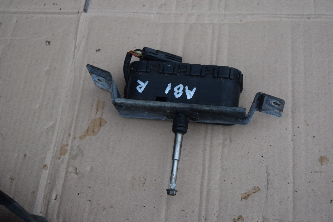 насос (моторчик) омывателя фар Volvo S60 1 поколение 2004, 2.4 л., D 5244 T, дизель, АКПП, седан, 0390206214 - фото №1