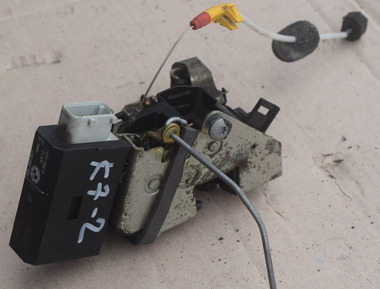 замок двери передней левой BMW 5 серия E39 1998, 2.5 л., бензин, АКПП, 67118352165 - фото №1