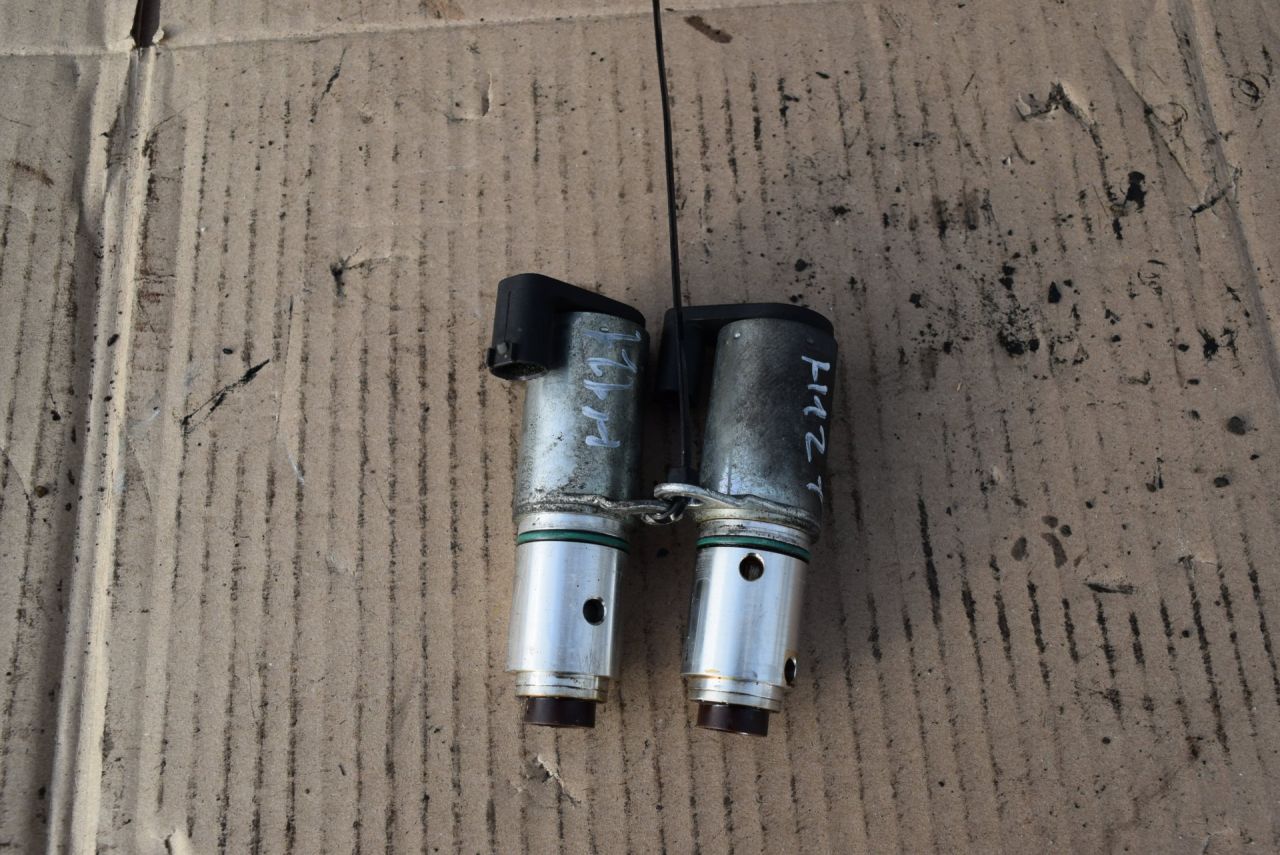 клапан фазорегулятора Volvo C30 1 поколение 2007, 2.5 л., Ti, бензин, МКПП, серый, хетчбэк 3 дв., передний привод, 31216221, 31216222 - фото №1