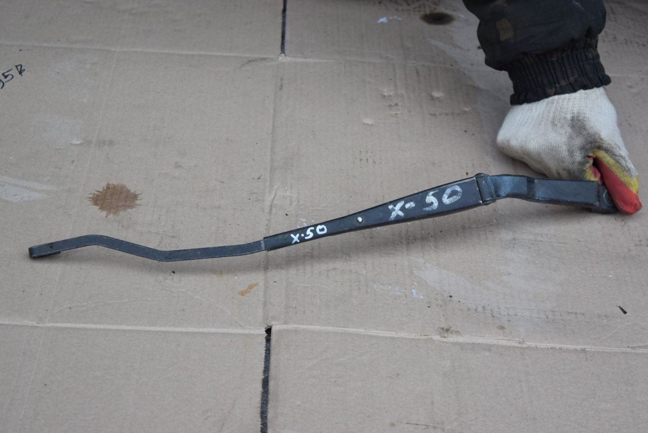 щеткодержатель (поводок стеклоочистителя, дворник) Rover 200 Series 3 поколение 1998, 1.4 л., бензин - фото №1