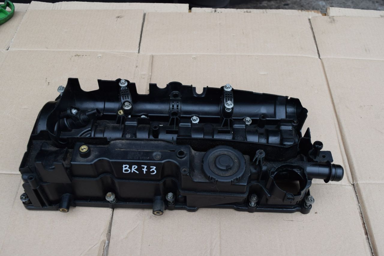 клапанная крышка BMW 5 серия F07/F10/F11 2011, 2.0 л., N47 D20 C, дизель, АКПП, седан, 15265812 - фото №1