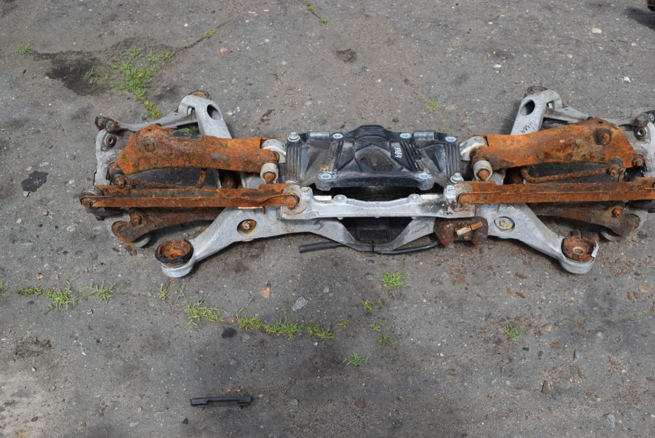 балка подвески задняя Volvo XC70 2 поколение 2002, 2.5 л., Ti, B 5254 T2, бензин, МКПП, универсал, полный подключаемый привод - фото №1