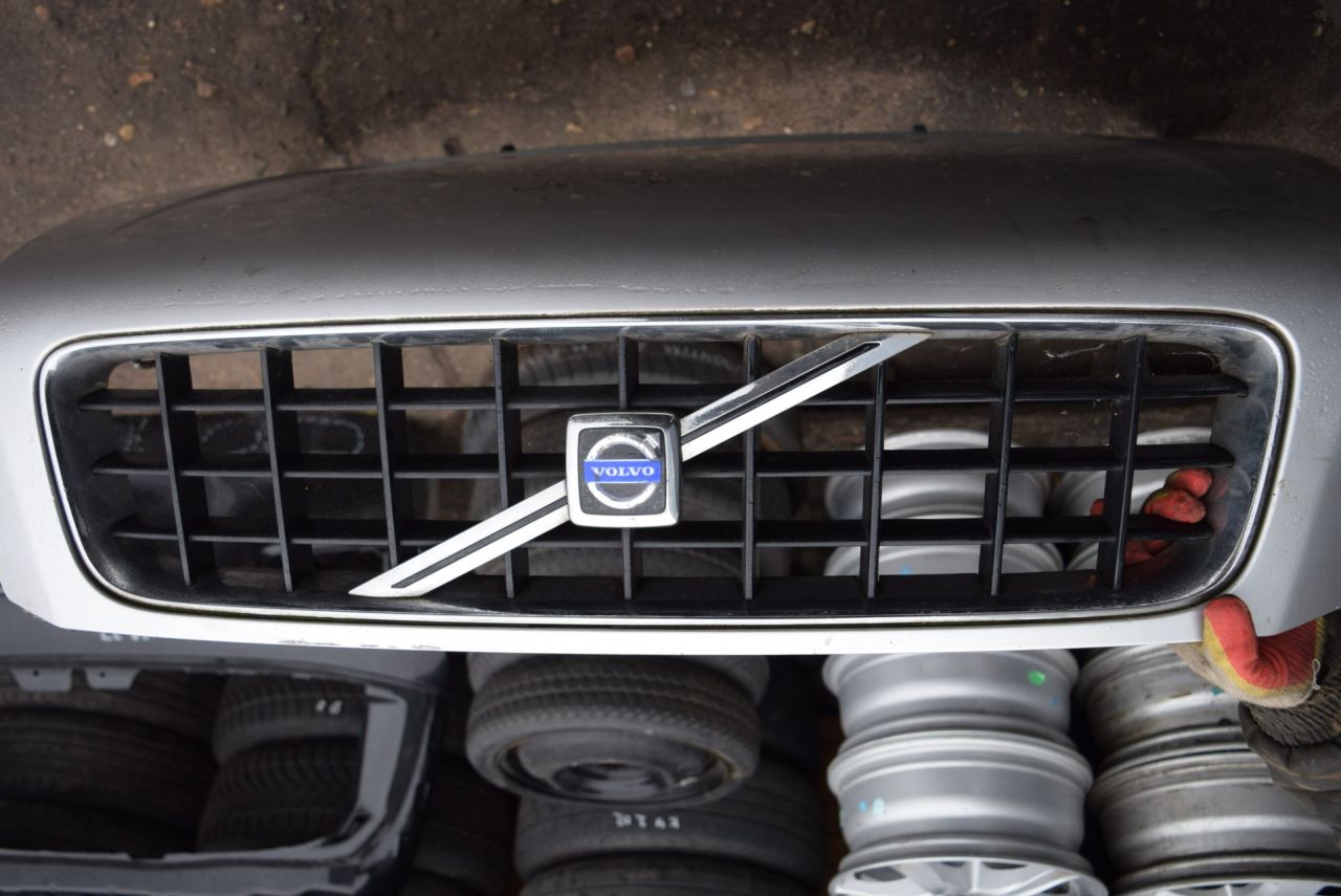 решетка радиатора Volvo XC90 1 поколение 2003, 2.4 л., D 5244 T, дизель, АКПП, 8620641 - фото №1