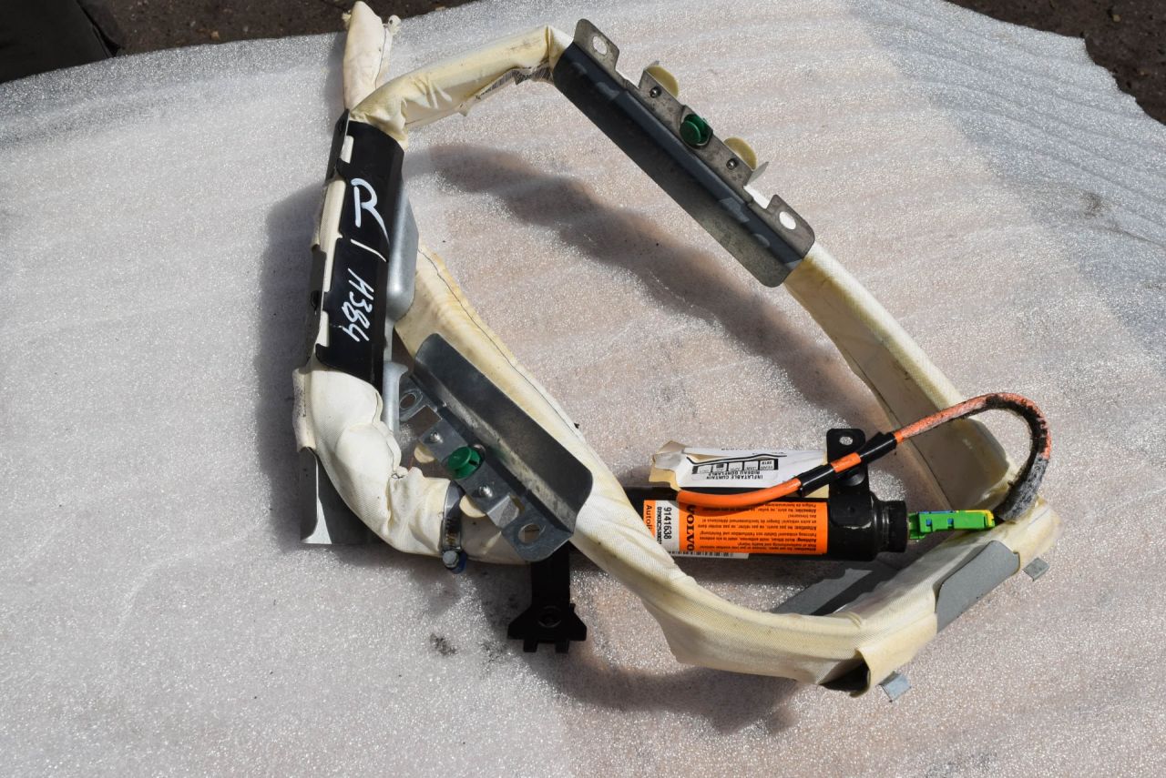 подушка безопасности боковая (шторка) Volvo XC70 2 поколение 2002, 2.5 л., Ti, B 5254 T2, бензин, МКПП, универсал, полный подключаемый привод, 9141638, 9141639 - фото №1