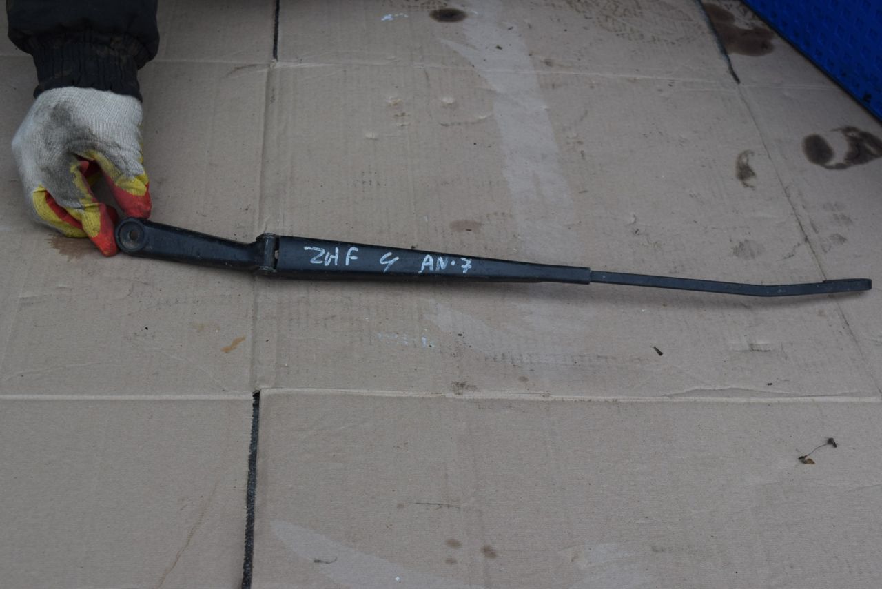 щеткодержатель (поводок стеклоочистителя, дворник) Opel Zafira 1 поколение (A) 2000, 2.0 л., дизель, МКПП, 90582557 - фото №1