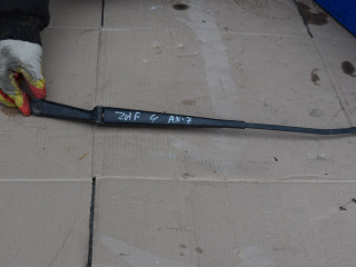 щеткодержатель (поводок стеклоочистителя, дворник) Opel Zafira 1 поколение (A) 2000, 2.0 л., дизель, МКПП, 90582557