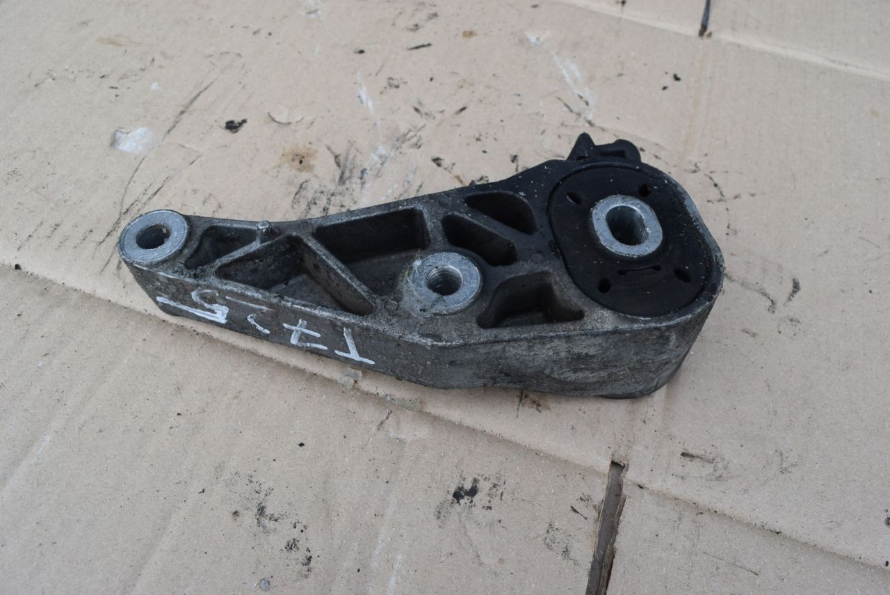 подушка крепления КПП Opel Meriva 1 поколение (A) 2003, 1.7 л., Y 17 DT, дизель, МКПП, 468646740 - фото №1