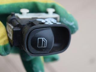 кнопка стеклоподъемника двери задней Mercedes-Benz C-Класс W203/S203/CL203 2002, 2.0 л., дизель, седан, 2038200210, A2038200210, 501807