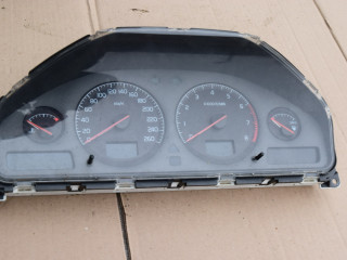 щиток приборов (приборная панель) Volvo V70 2 поколение 2001, 2.4 л., i, B 5244 S2, бензин, АКПП, универсал, передний привод, 8637993