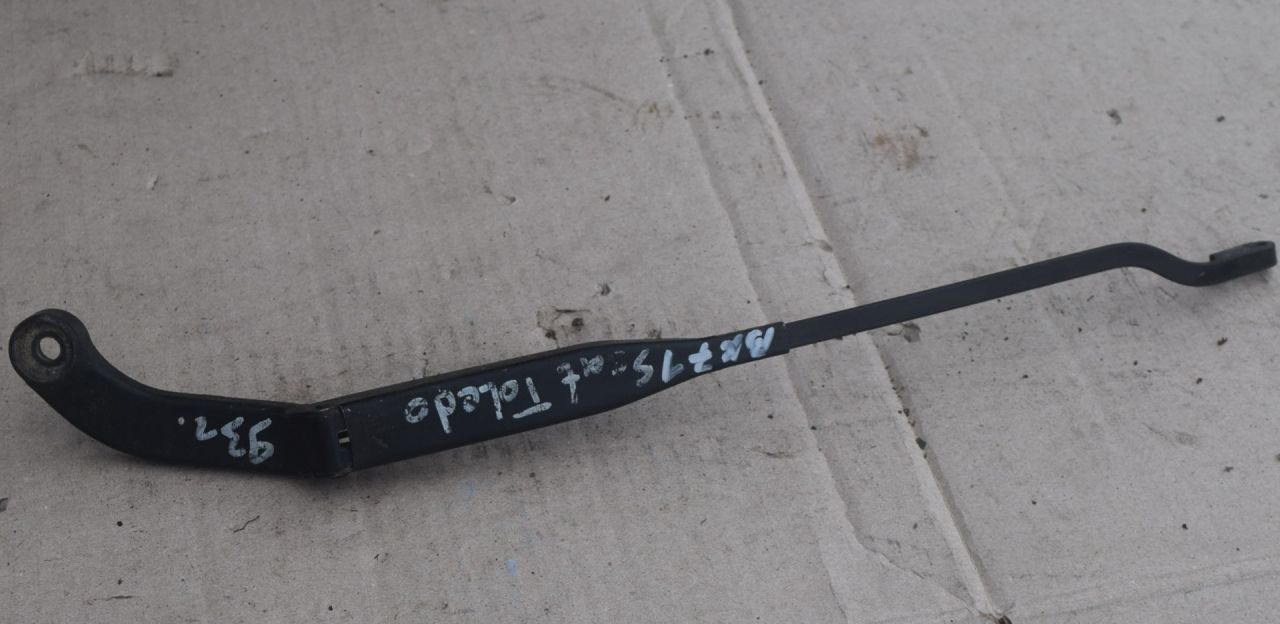 щеткодержатель (поводок стеклоочистителя, дворник) SEAT Toledo 1 поколение 1993, 1.6 л., дизель, МКПП - фото №1