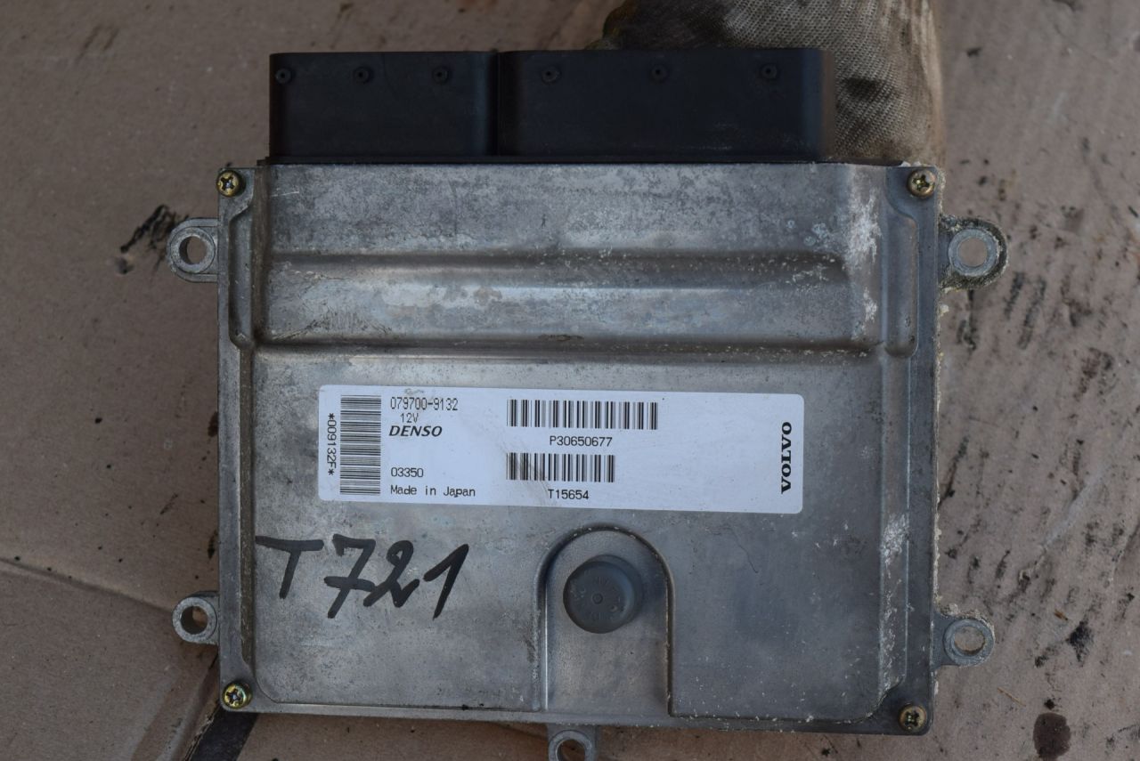 блок управления двигателем Volvo S40 2 поколение 2005, 2.4 л., i, B 5244 S5, бензин, АКПП, передний привод, P30650677, 30650677, 0797009132 - фото №1
