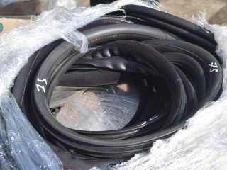 уплотнитель двери Volvo XC70 2 поколение 2011, 2.4 л., D5, D 5244 T10, дизель, АКПП, универсал, полный подключаемый привод