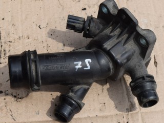 корпус термостата Volvo XC70 2 поколение 2011, 2.4 л., D5, D 5244 T10, дизель, АКПП, универсал, полный подключаемый привод, 31293556