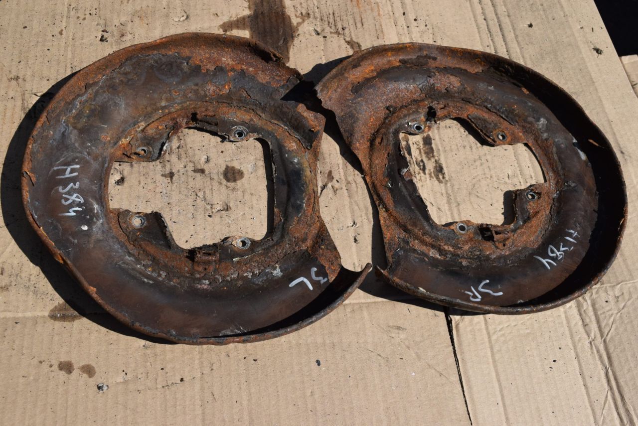 защитный кожух тормозного механизма Volvo XC70 2 поколение 2002, 2.5 л., Ti, B 5254 T2, бензин, МКПП, универсал, полный подключаемый привод - фото №1