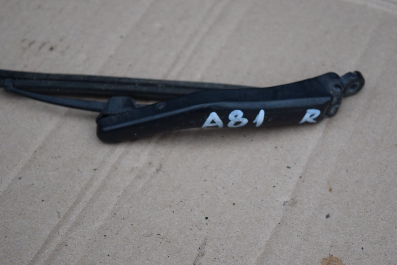 щеткодержатель (поводок стеклоочистителя, дворник) Volvo S60 1 поколение 2004, 2.4 л., D 5244 T, дизель, АКПП, седан - фото №1