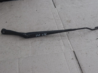 щеткодержатель (поводок стеклоочистителя, дворник) Ford Fiesta 5 поколение 2002, 1.4 л., дизель, МКПП, хетчбэк 5 дв., 2S6117526AB