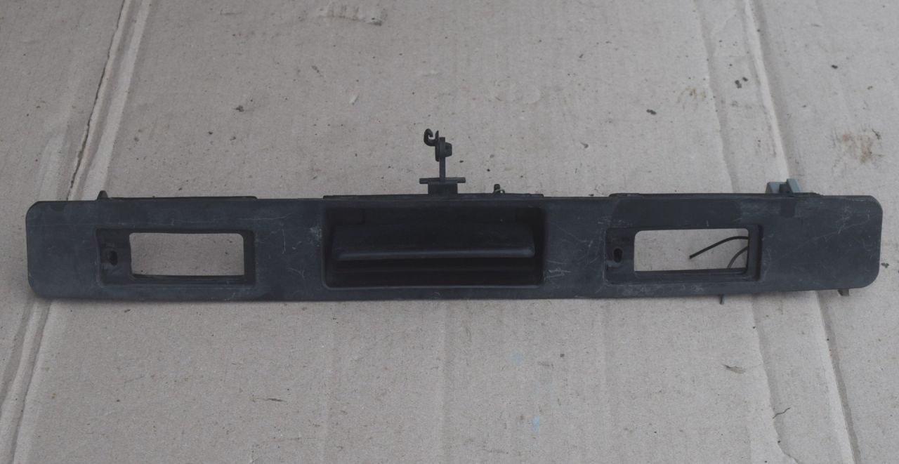 ручка открывания багажника Volvo XC70 2 поколение 2002, 2.4 л., D 5244 T, дизель, АКПП, универсал, 9203101 - фото №1