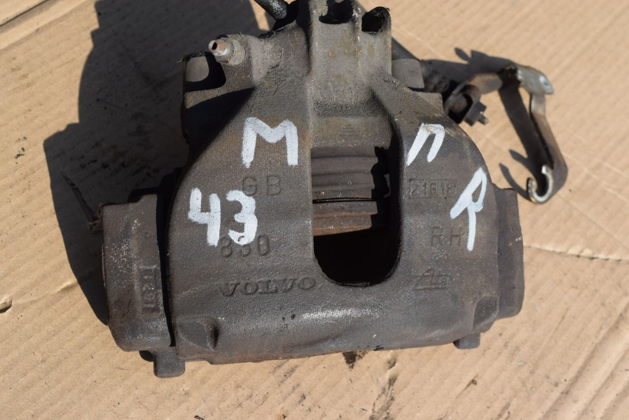 суппорт передний правый Volvo XC70 2 поколение 2002, 2.4 л., Ti, B 5244 T3, бензин, АКПП, универсал, полный подключаемый привод - фото №1