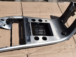 накладка на торпедо (консоль) Volvo XC60 1 поколение 2010, 2.4 л., D5, D 5244 T14, дизель, МКПП, белый, передний привод, 30782903, 6G9N19C734AC, 9123068, 8630302, 30791765