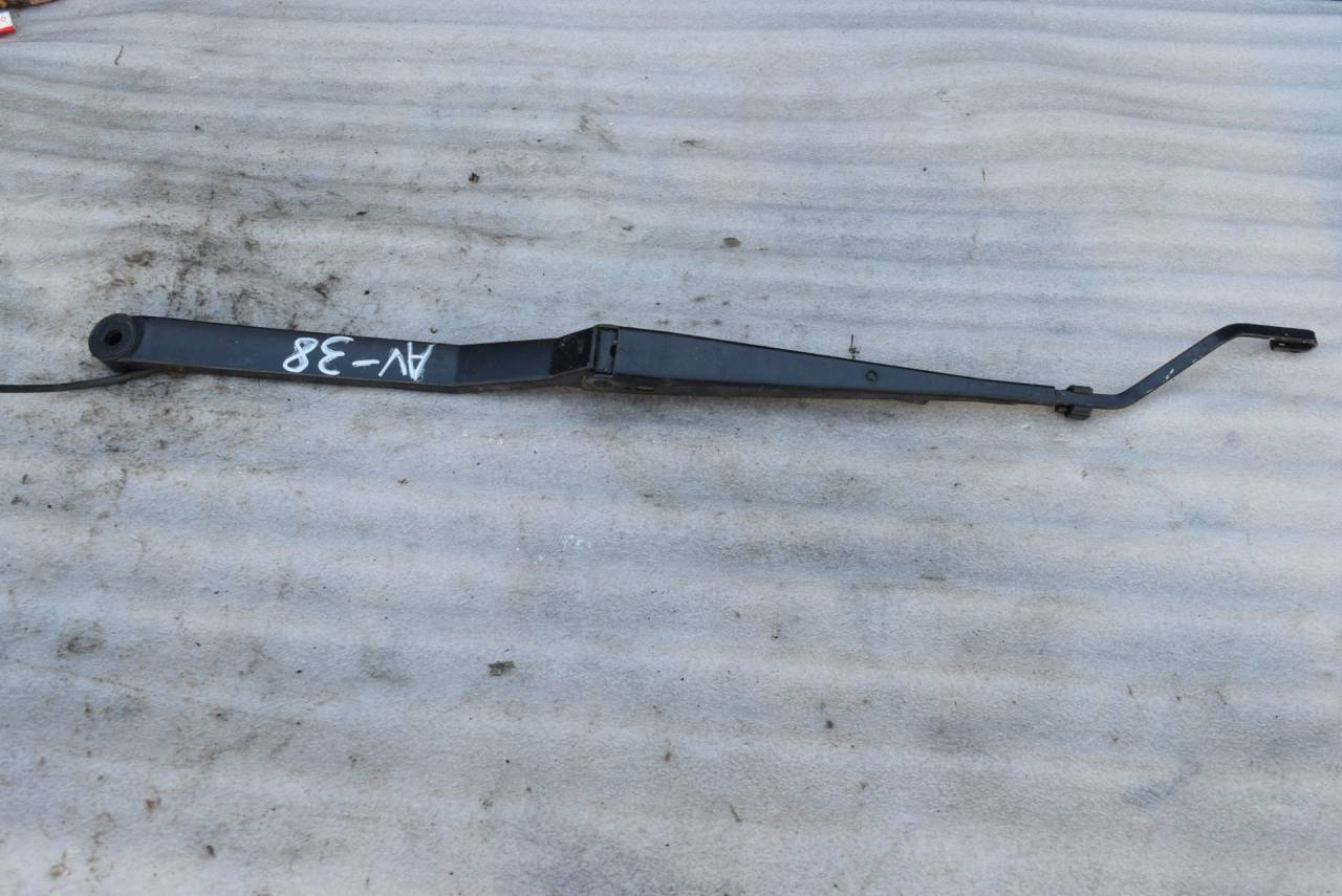 щеткодержатель (поводок стеклоочистителя, дворник) Opel Sintra 1 поколение 1998, 2.2 л., бензин, 89813564 - фото №1