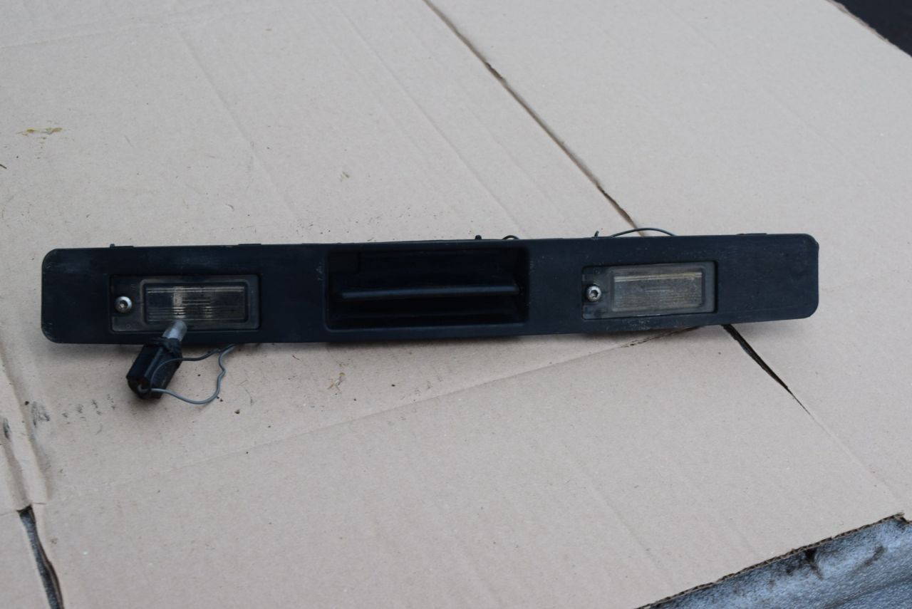 ручка открывания багажника Volvo V70 2 поколение 2001, 2.4 л., i, B 5244 S2, бензин, АКПП, универсал, передний привод - фото №1