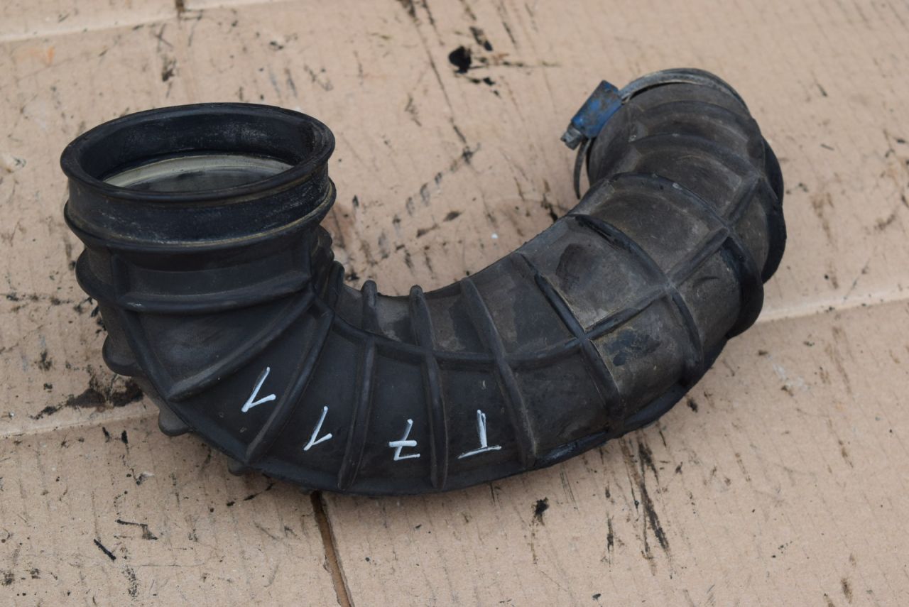 патрубок воздушного фильтра Volvo XC90 1 поколение 2003, 2.4 л., D5, D 5244 T, дизель, АКПП, полный подключаемый привод, 08634143 - фото №1