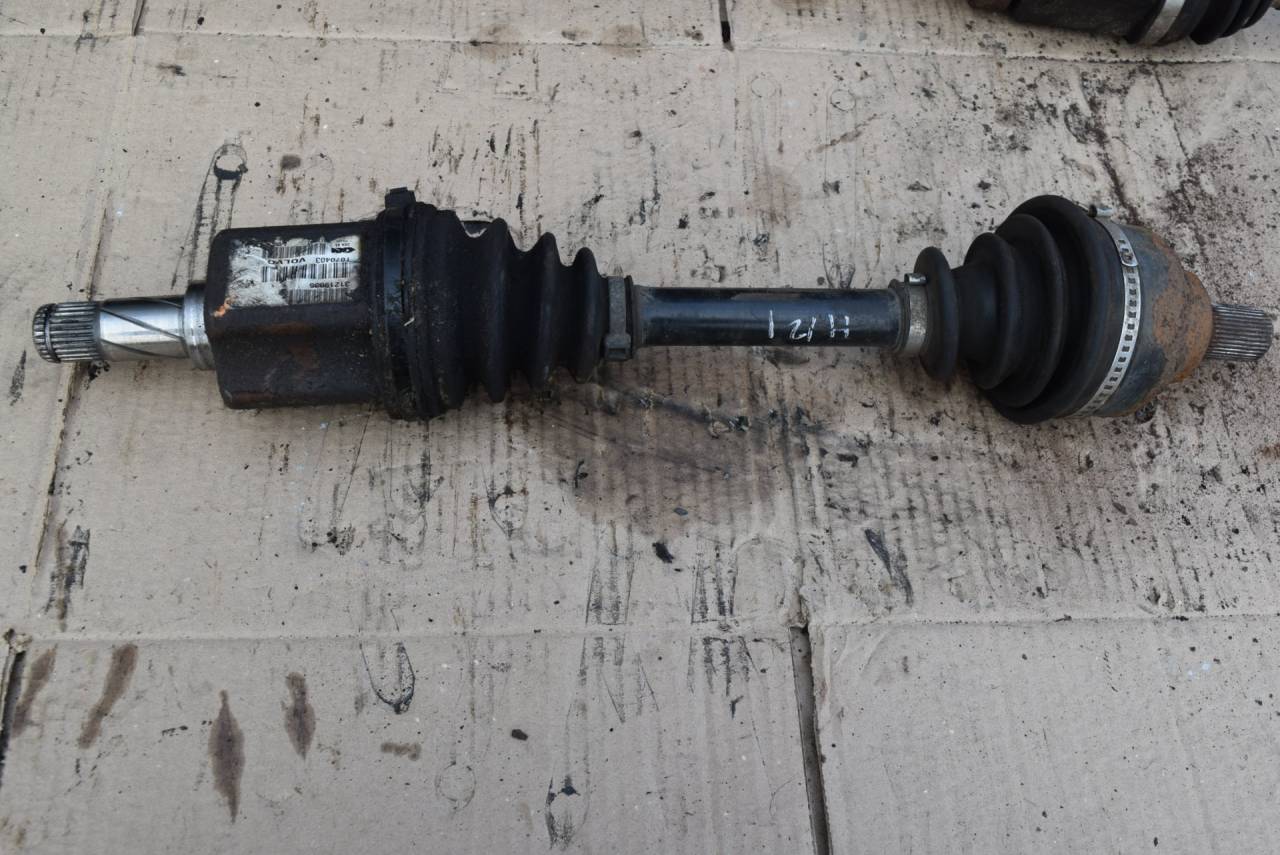 полуось передняя левая (приводной вал, ШРУС) Volvo C30 1 поколение 2007, 2.5 л., Ti, бензин, МКПП, серый, хетчбэк 3 дв., передний привод, 31219035