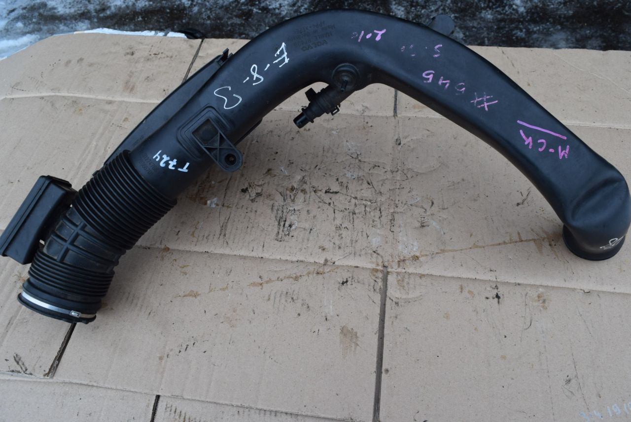 патрубок воздушного фильтра Volvo XC60 1 поколение 2010, 2.4 л., D5, D 5244 T10, дизель, АКПП, полный подключаемый привод, 31274766 - фото №1