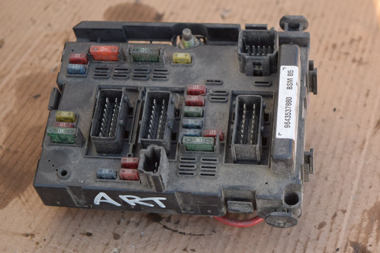 блок предохранителей Peugeot 307 1 поколение 2003, 2.0 л., дизель, универсал, 9643537880 - фото №1