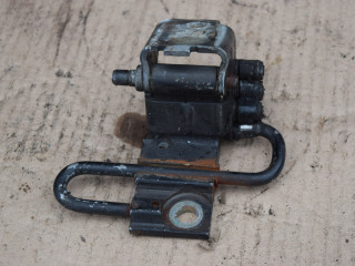 петля двери Audi A4 B7 2006, 2.0 л., дизель, АКПП, 8E0831411