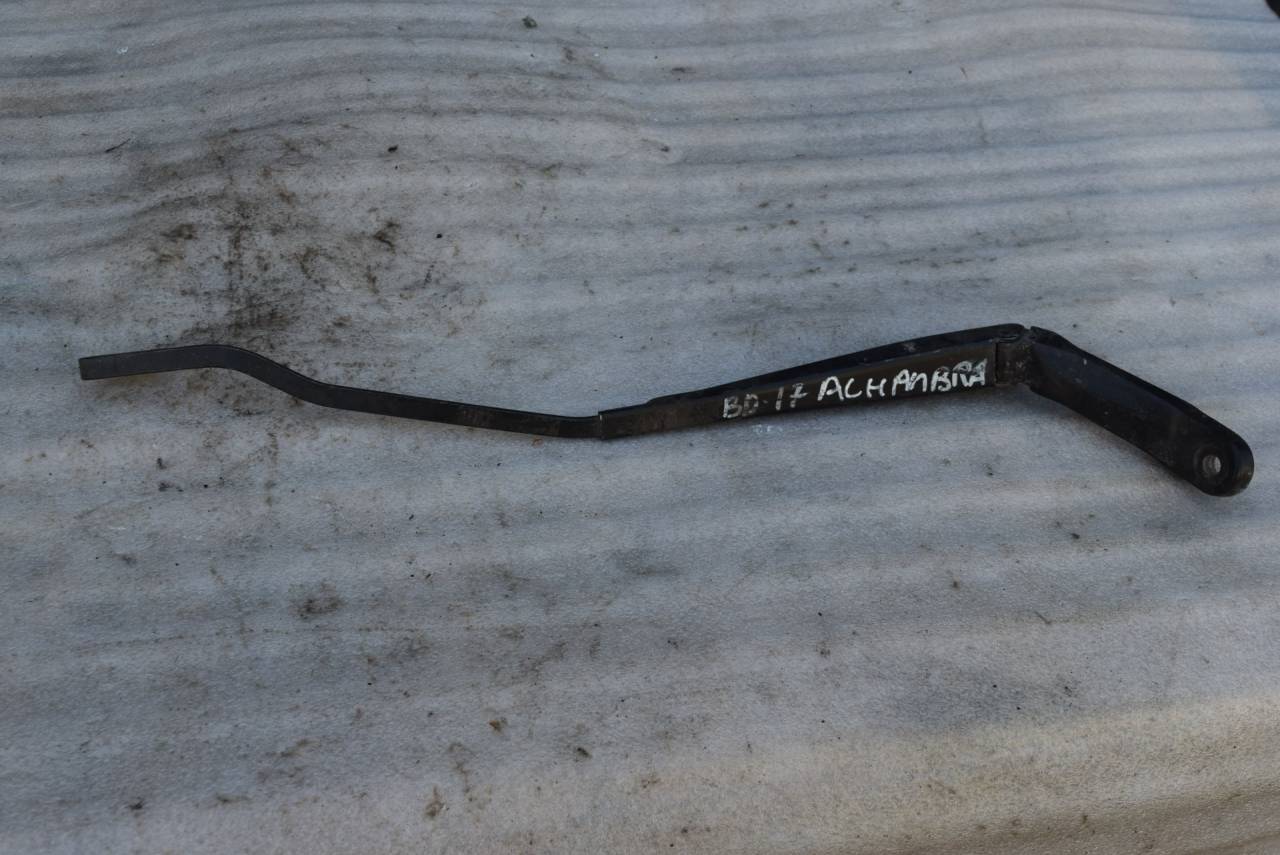 щеткодержатель (поводок стеклоочистителя, дворник) SEAT Alhambra 1 поколение 2000, 1.9 л., дизель, 7M1955409 - фото №1