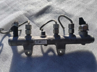 топливная рампа Skoda Fabia 3 поколение (NJ) 2015, 1.4 л., дизель, МКПП, 04B130093